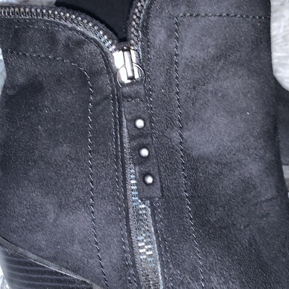 👻 2/$20 Dolce Black Ankle‎ Booties 7W - Picture 6 of 7